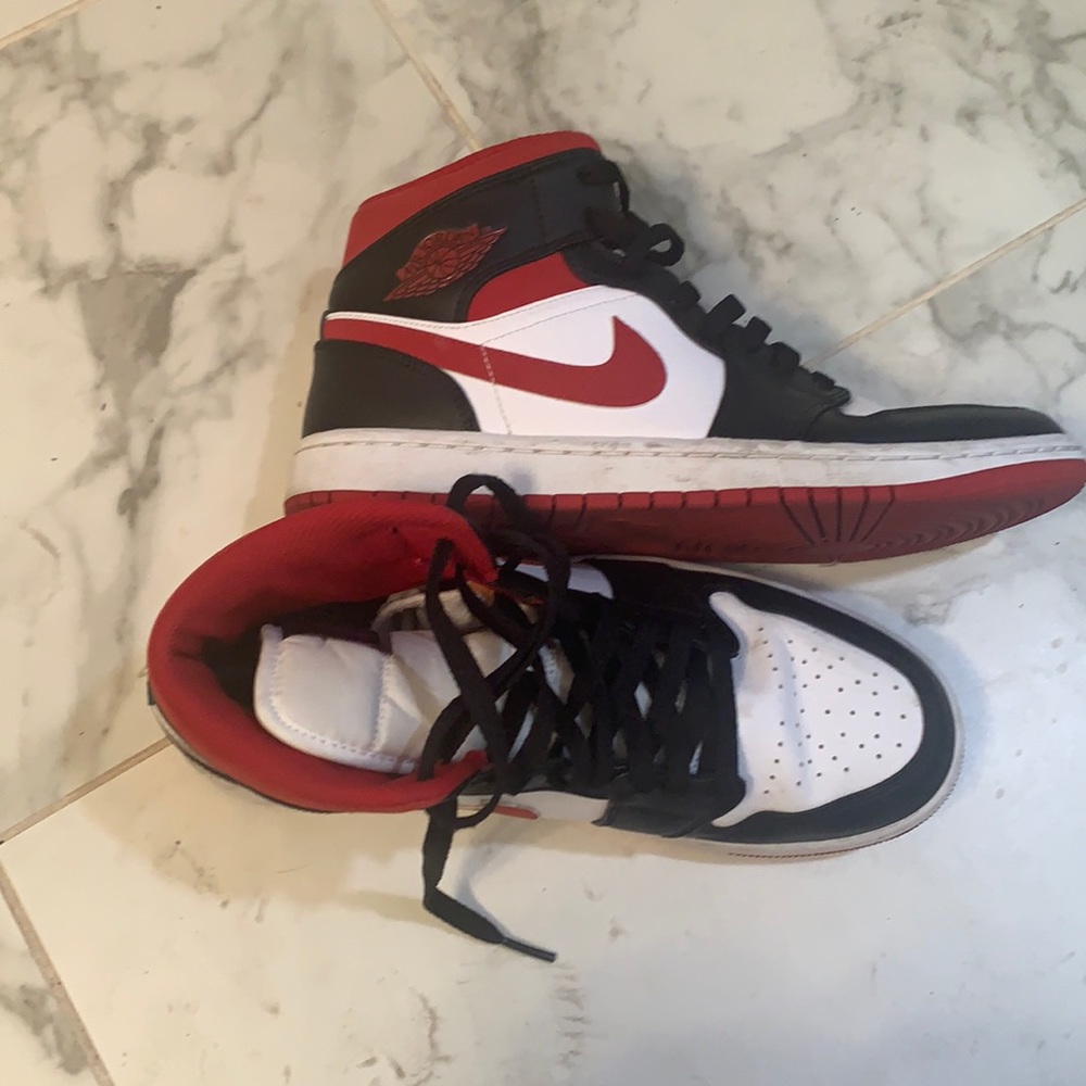 Authentic Nike Jordans A1 black and red men’s sneakers